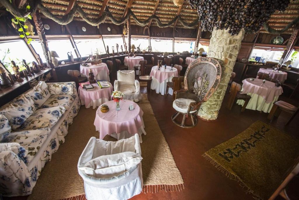 Chez Maggie Hotel & Restaurant Morondava Exteriör bild